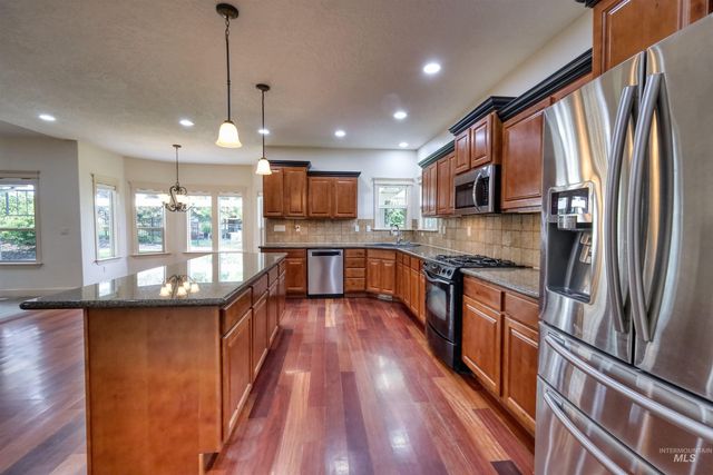 2813 S Bayhill Ct, Nampa, ID 83686
