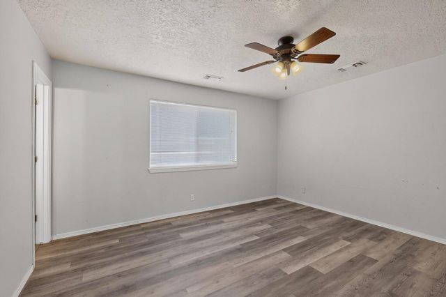 1935 El Dorado Loop, Bosque Farms, NM 87068