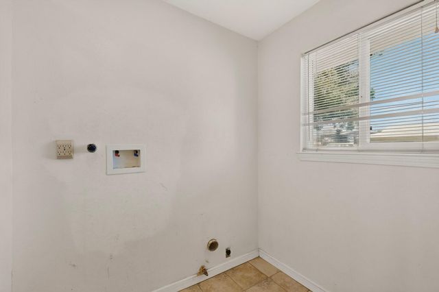 1935 El Dorado Loop, Bosque Farms, NM 87068