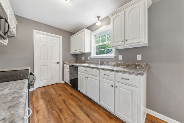 1513 Rebecca Dr, Chapel Hill, TN 37034