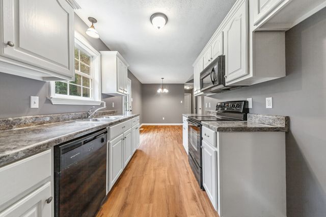 1513 Rebecca Dr, Chapel Hill, TN 37034