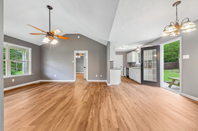 1513 Rebecca Dr, Chapel Hill, TN 37034