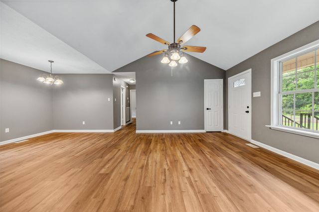 1513 Rebecca Dr, Chapel Hill, TN 37034