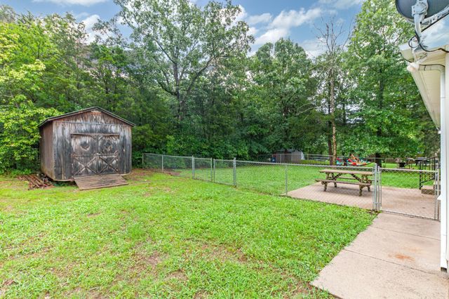 1513 Rebecca Dr, Chapel Hill, TN 37034