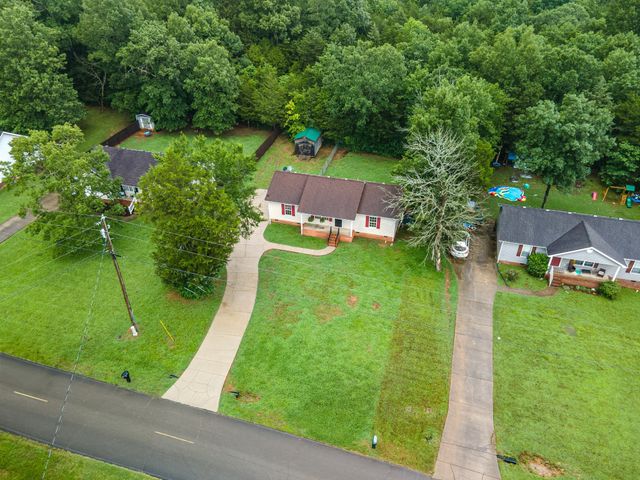 1513 Rebecca Dr, Chapel Hill, TN 37034