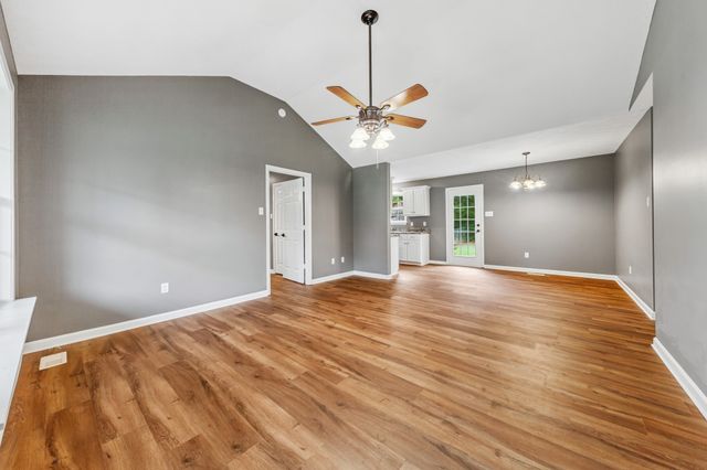 1513 Rebecca Dr, Chapel Hill, TN 37034