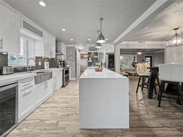 11040 NW 22nd St, Pembroke Pines, FL 33026