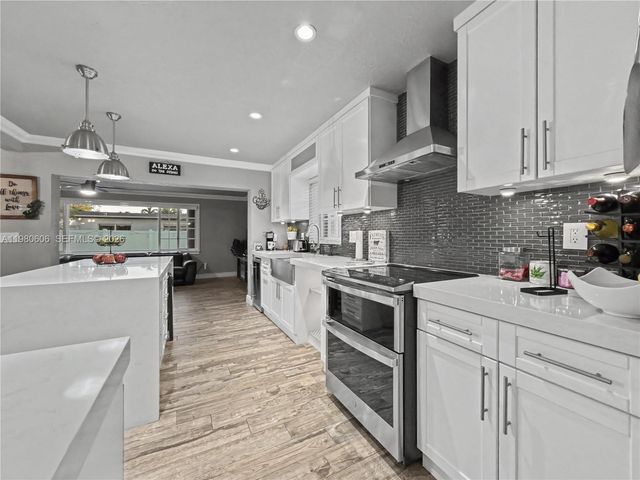 11040 NW 22nd St, Pembroke Pines, FL 33026