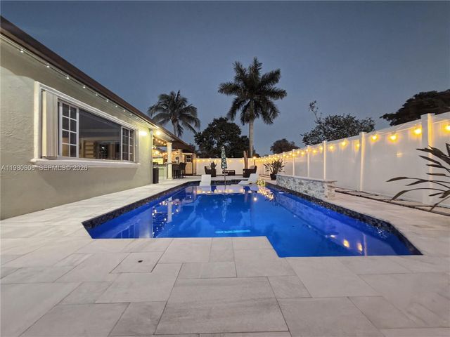 11040 NW 22nd St, Pembroke Pines, FL 33026