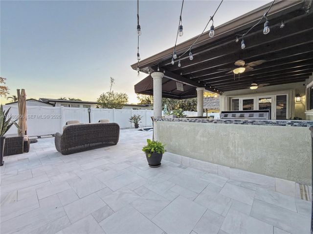 11040 NW 22nd St, Pembroke Pines, FL 33026