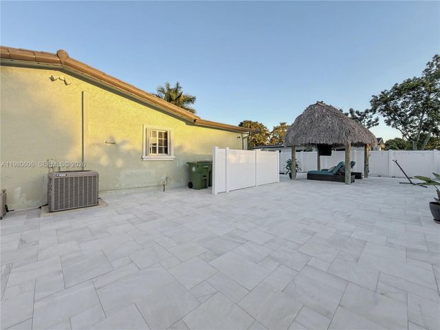 11040 NW 22nd St, Pembroke Pines, FL 33026