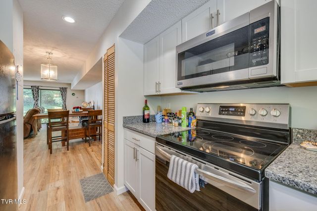 2420 Volunteer Parkway Apt 15, Bristol, TN 37620