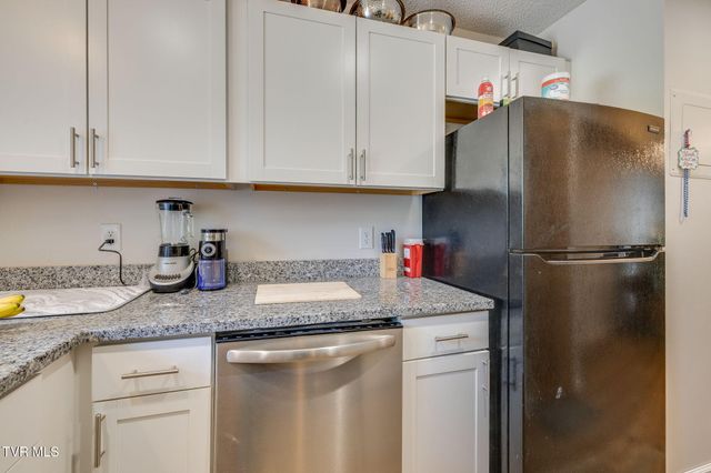 2420 Volunteer Parkway Apt 15, Bristol, TN 37620