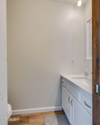 2420 Volunteer Parkway Apt 15, Bristol, TN 37620