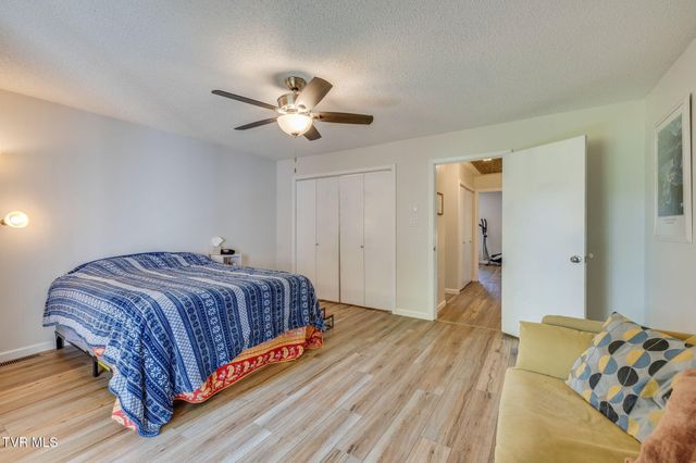 2420 Volunteer Parkway Apt 15, Bristol, TN 37620
