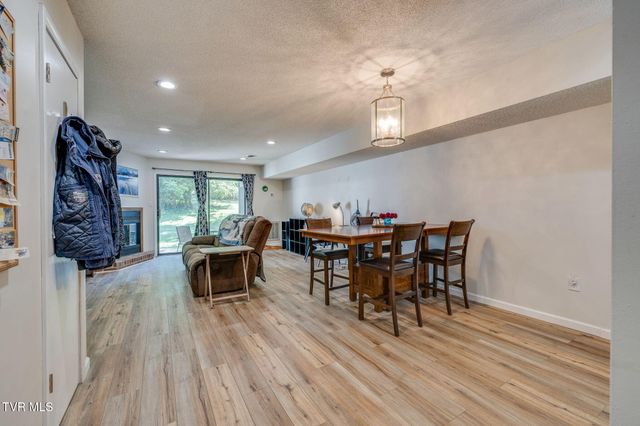2420 Volunteer Parkway Apt 15, Bristol, TN 37620