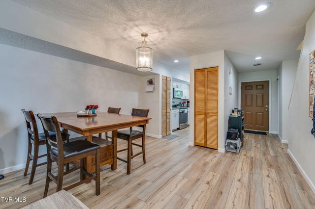 2420 Volunteer Parkway Apt 15, Bristol, TN 37620