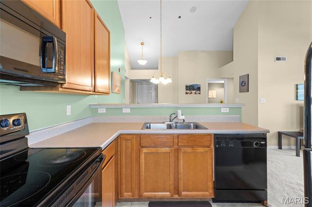1233 Saravalle Drive, St Peters, MO 63376
