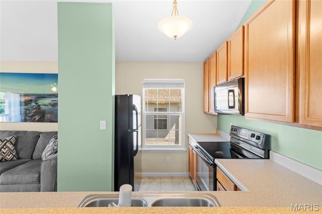 1233 Saravalle Drive, St Peters, MO 63376