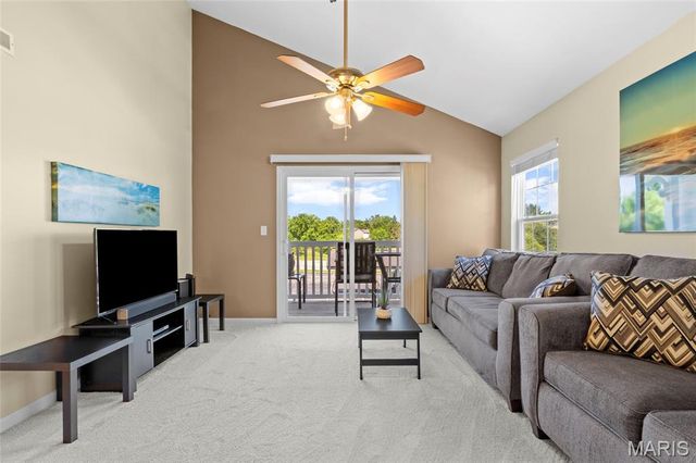 1233 Saravalle Drive, St Peters, MO 63376