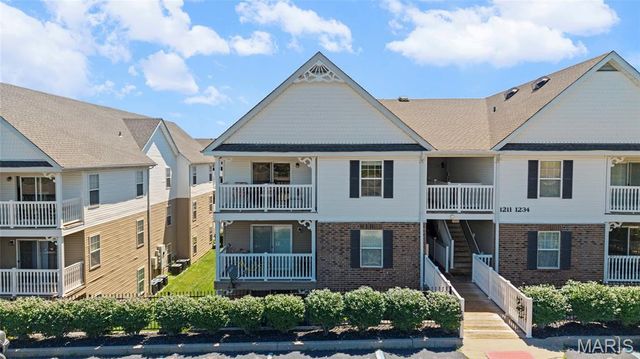 1233 Saravalle Drive, St Peters, MO 63376