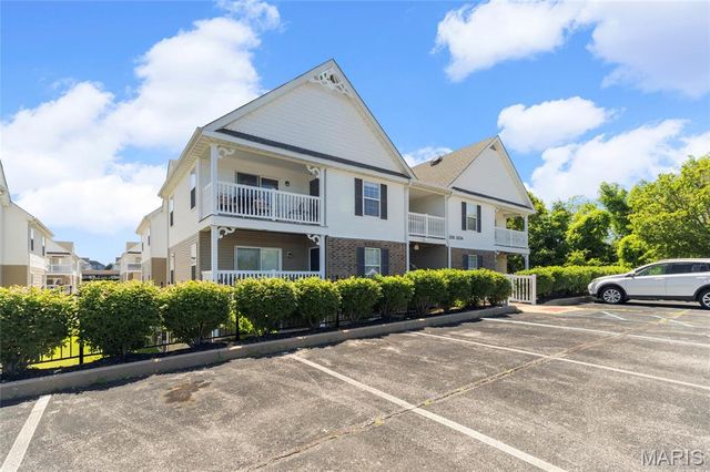1233 Saravalle Drive, St Peters, MO 63376