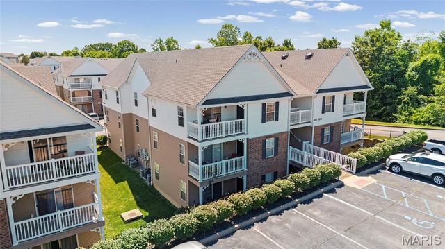 1233 Saravalle Drive, St Peters, MO 63376