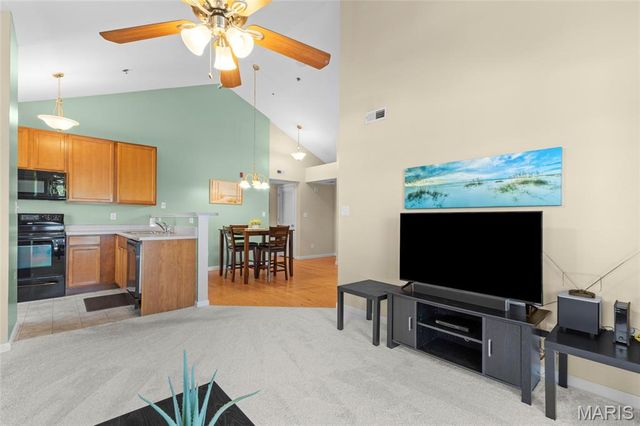 1233 Saravalle Drive, St Peters, MO 63376
