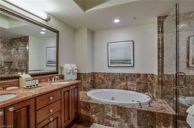 1045 Sandpiper ST # G204, Naples, FL 34102