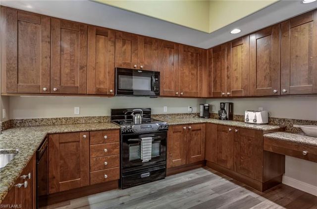 1045 Sandpiper ST # G204, Naples, FL 34102