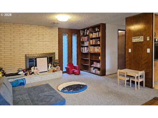 4734 BROOKWOOD St, Eugene, OR 97405