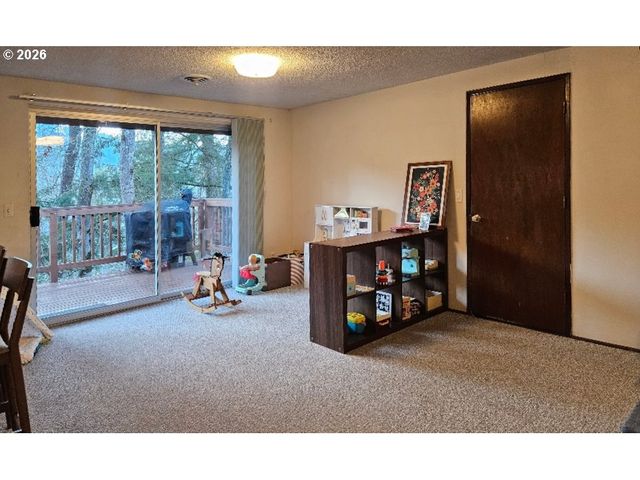 4734 BROOKWOOD St, Eugene, OR 97405