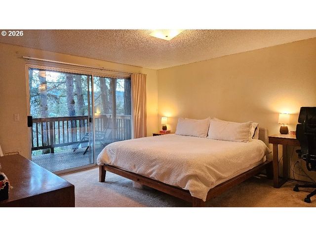 4734 BROOKWOOD St, Eugene, OR 97405