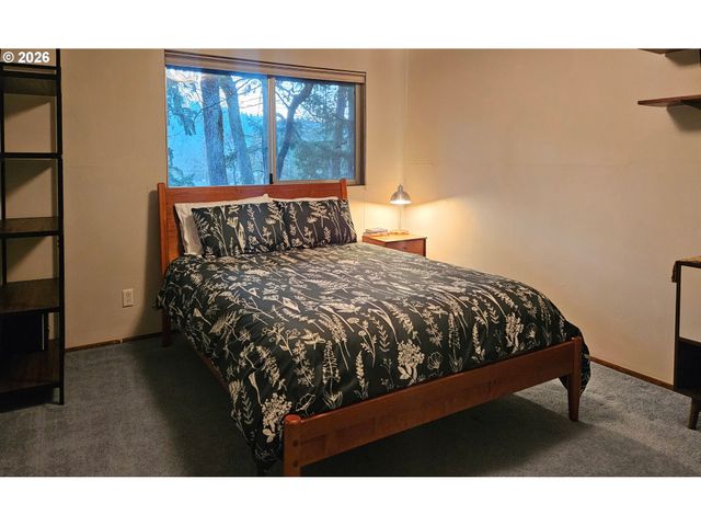 4734 BROOKWOOD St, Eugene, OR 97405