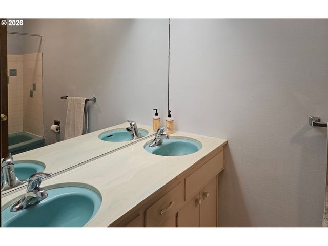 4734 BROOKWOOD St, Eugene, OR 97405