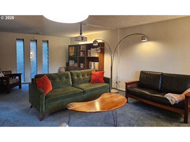 4734 BROOKWOOD St, Eugene, OR 97405