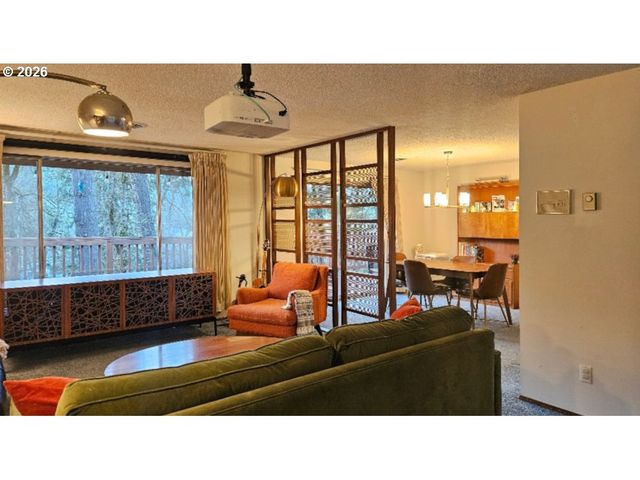 4734 BROOKWOOD St, Eugene, OR 97405