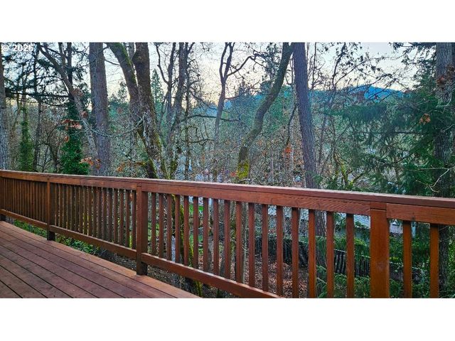 4734 BROOKWOOD St, Eugene, OR 97405