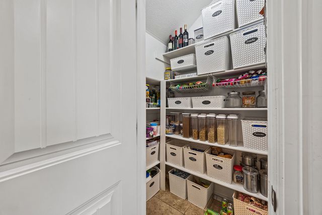 2737 N Signet Place, Fayetteville, AR 72703