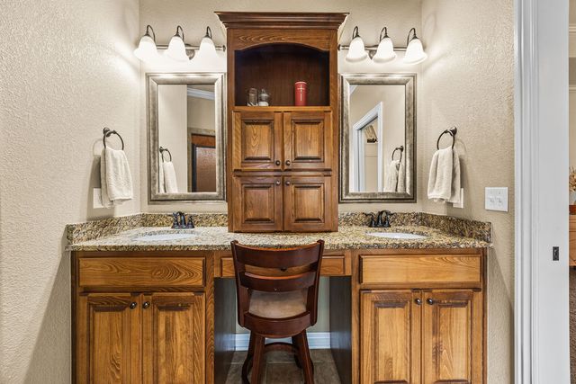 2737 N Signet Place, Fayetteville, AR 72703