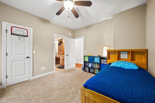 2737 N Signet Place, Fayetteville, AR 72703