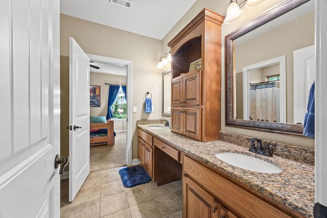2737 N Signet Place, Fayetteville, AR 72703