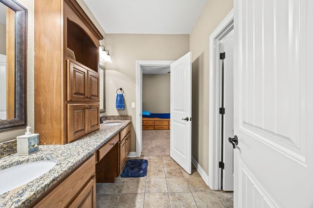 2737 N Signet Place, Fayetteville, AR 72703