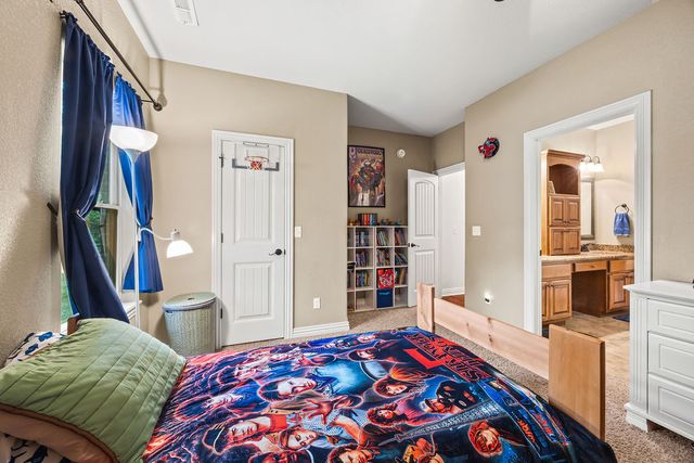 2737 N Signet Place, Fayetteville, AR 72703