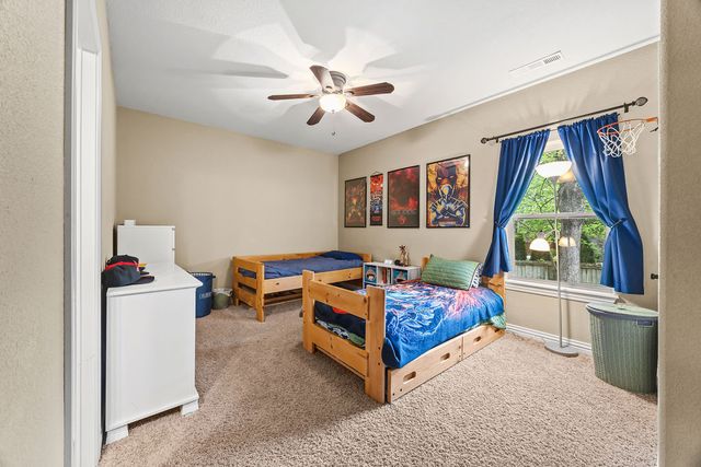 2737 N Signet Place, Fayetteville, AR 72703