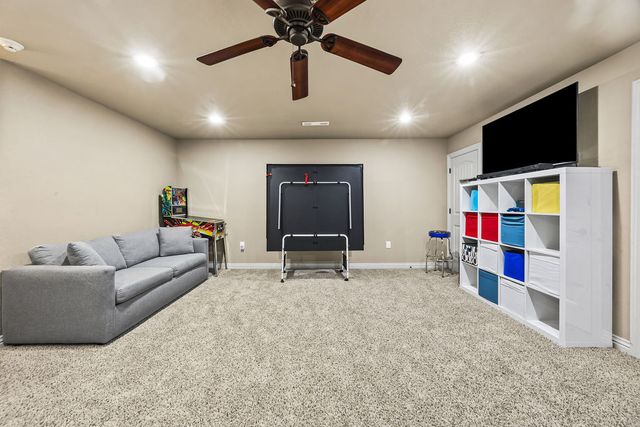 2737 N Signet Place, Fayetteville, AR 72703