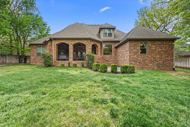 2737 N Signet Place, Fayetteville, AR 72703