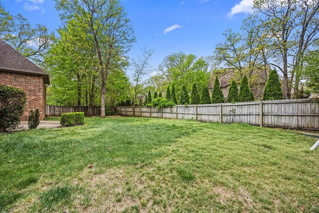 2737 N Signet Place, Fayetteville, AR 72703