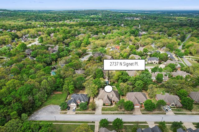 2737 N Signet Place, Fayetteville, AR 72703