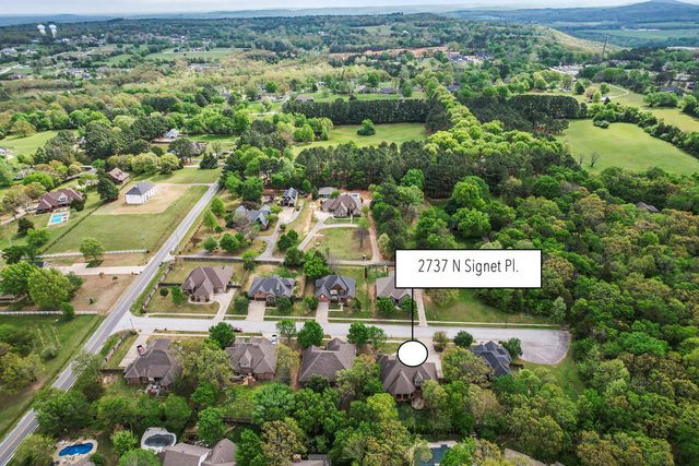 2737 N Signet Place, Fayetteville, AR 72703